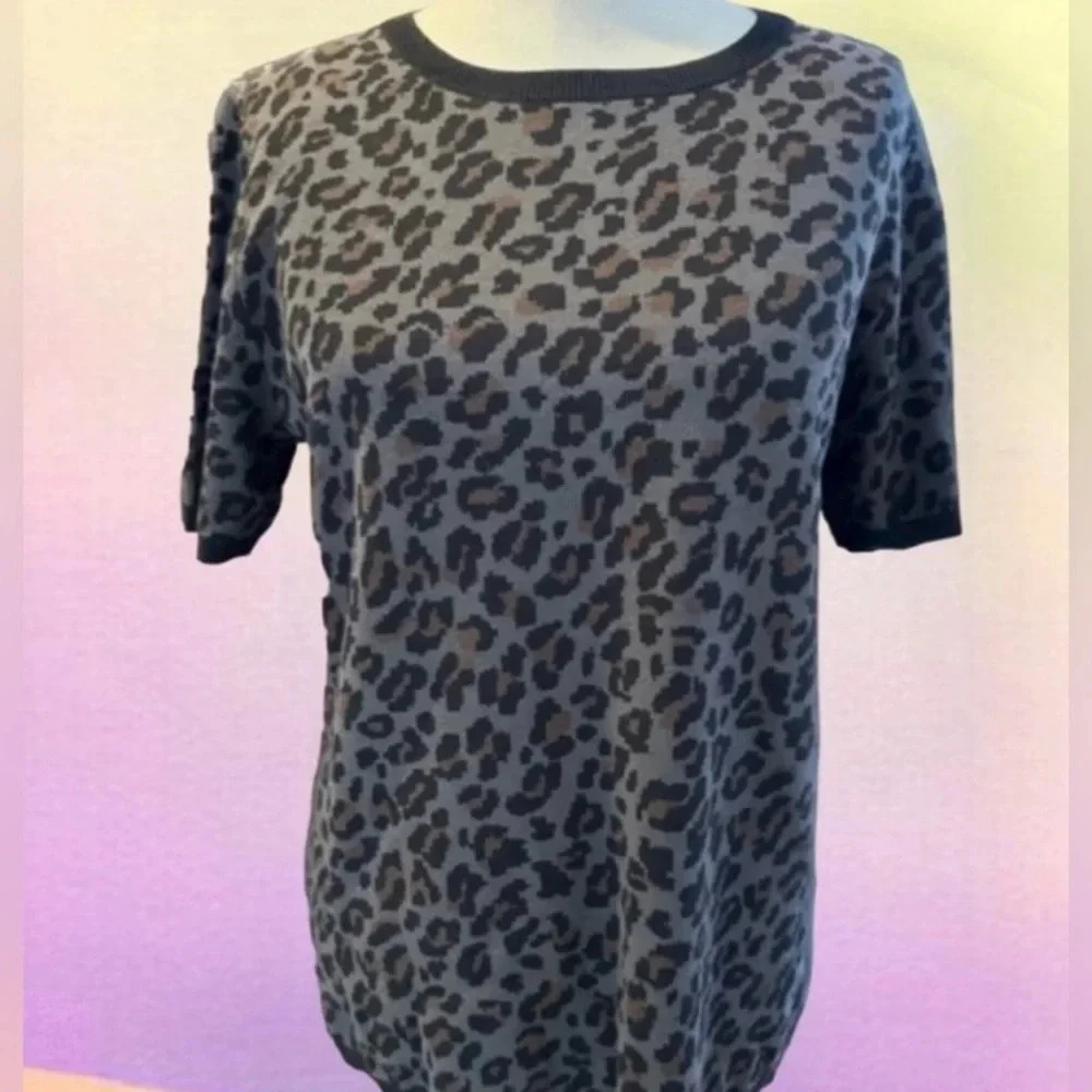 Ann Taylor | nwot Leopard Print Short Sleeve Knit Tee / Top | Small